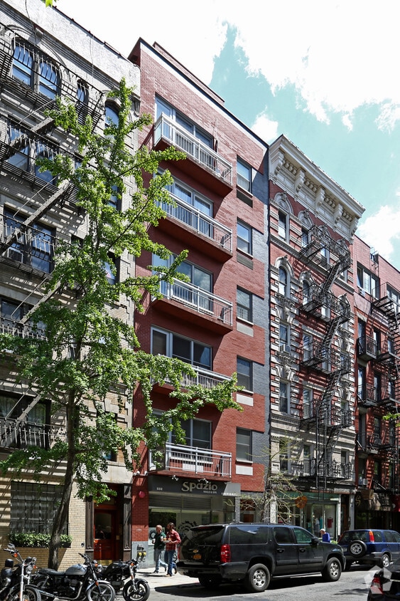 Building Photo - 232 Mott St