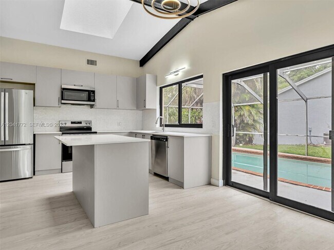 Foto del edificio - 8813 Paradise Ct