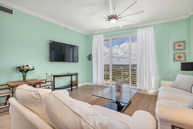 Building Photo - 1551 N Flagler Dr