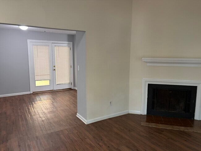 Foto del edificio - 4832 Hollenden Dr