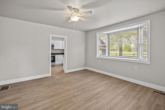 Building Photo - 2555 Trenton Rd