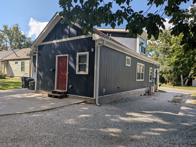 Building Photo - 308 W Worley St