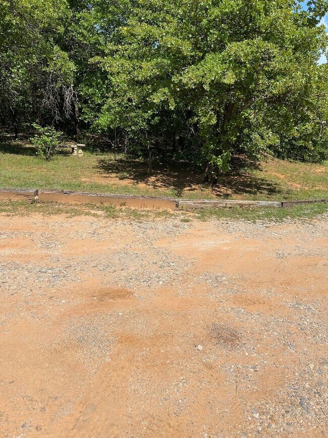 Building Photo - Spacious 4BR House in Guthrie