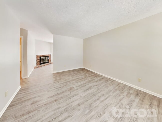 Building Photo - 5841 Beaufort Ln