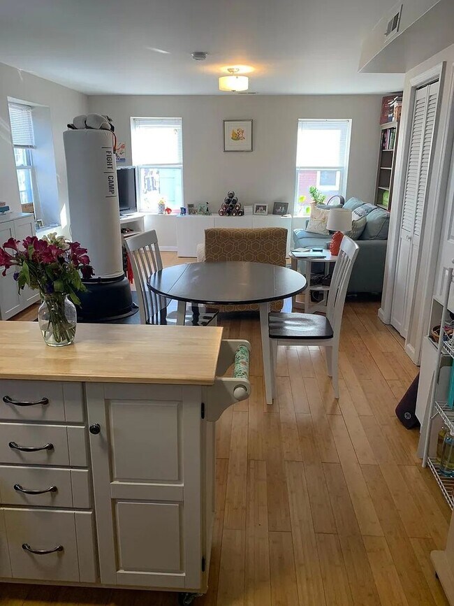 Building Photo - 736 S 20th St