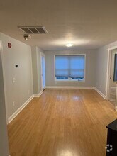 Building Photo - 6 Crestview Cir