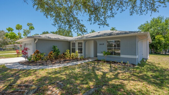 Building Photo - 2415 Pinehurst St