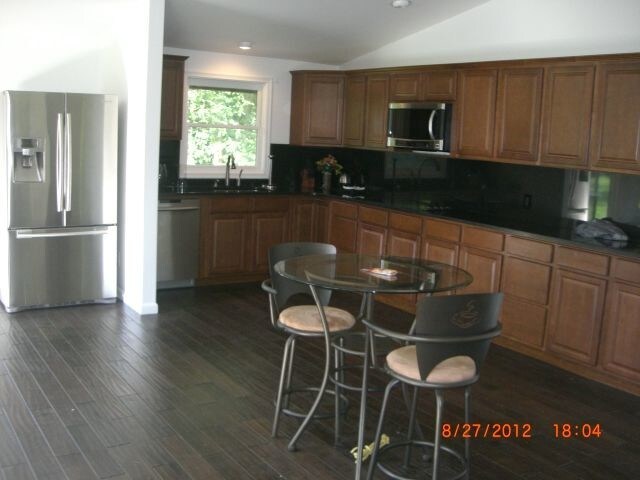 Foto del edificio - 185 E Square Lake Rd