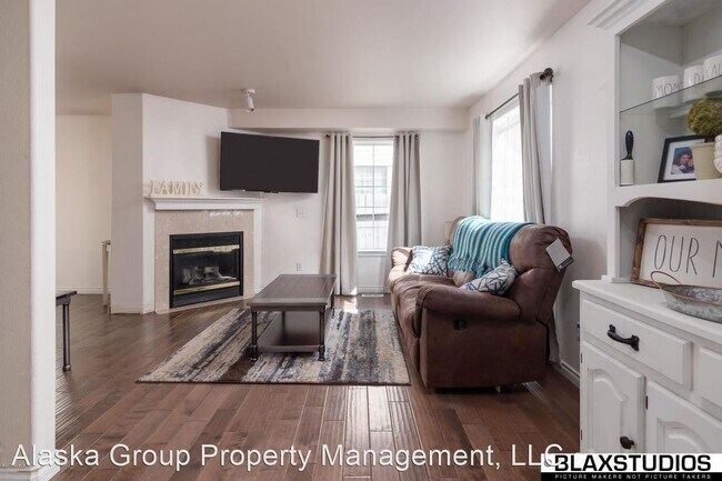 Foto del edificio - 3 br, 2.5 bath House - 6413 E. 10th Ave. #30