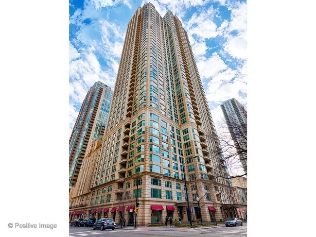 Foto del edificio - 25 E Superior St