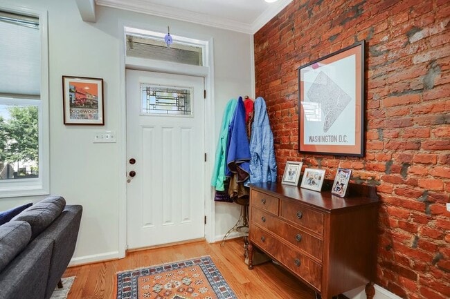 Building Photo - Elegant 3-Bedroom Rowhome in Edgewood| 2 p...