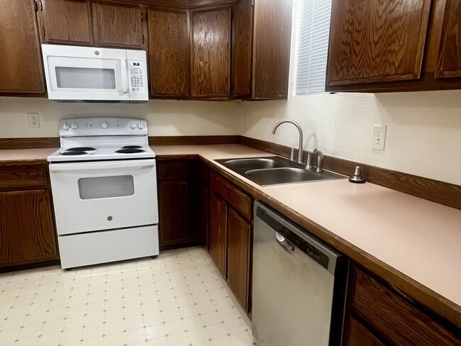 Foto del edificio - Privacy without the yard work - 3 Bedroom South Seattle Townhouse