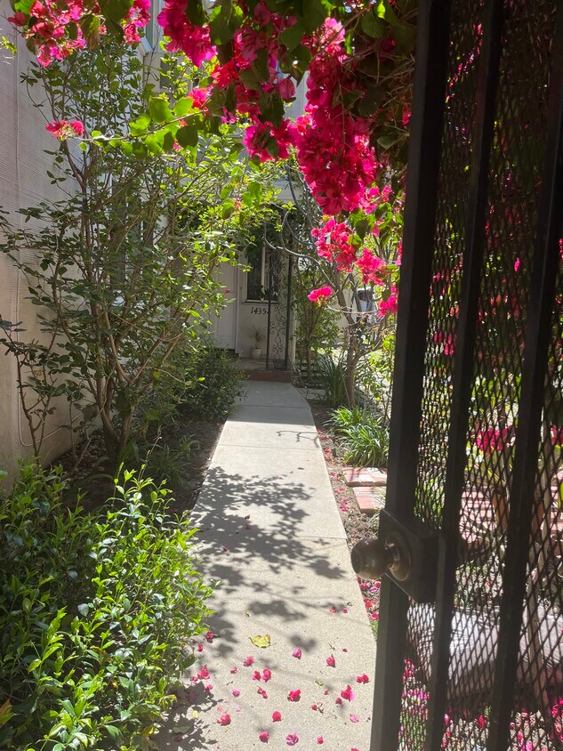 Primary Photo - 14354 Chandler Blvd
