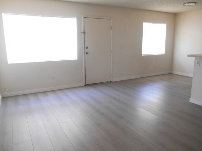 Building Photo - 473 Rexford Dr