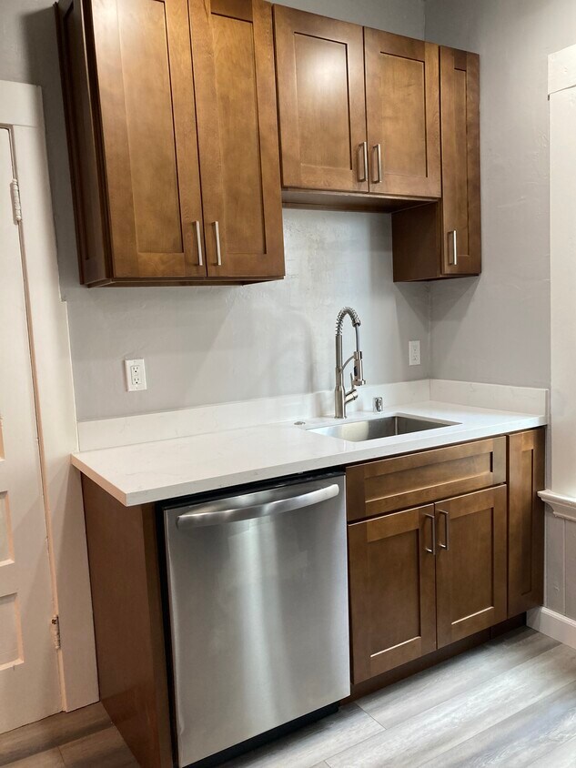 Foto principal - 872 58th St
