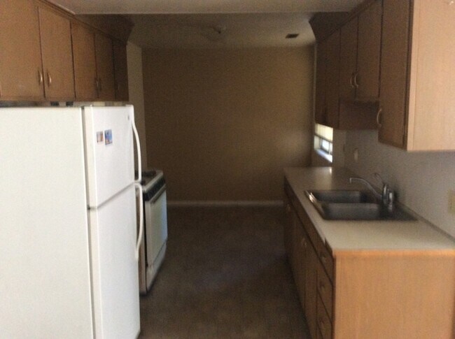 Building Photo - 343 100 N