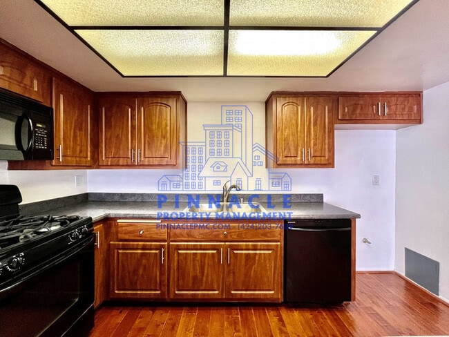 Building Photo - 3 Bedroom Condo For Rent in Torrance