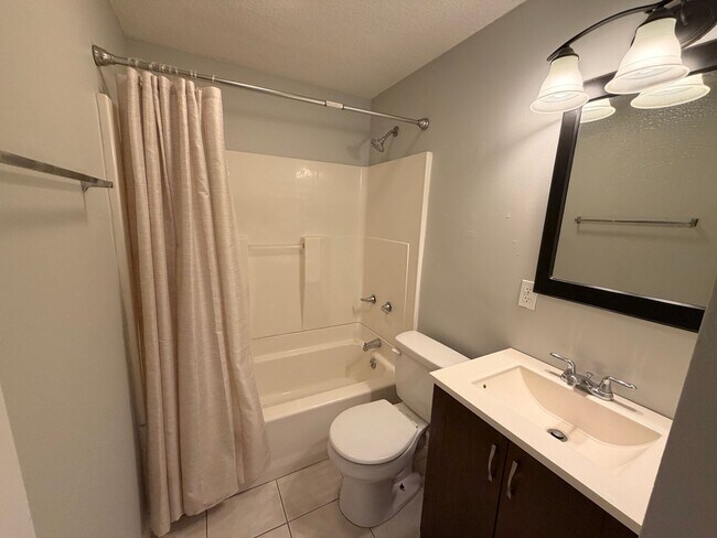 Foto del edificio - North Jax 3/1.5 Single Family Home! Corner Lot! Pet Friendly! Garage & Storage Space!
