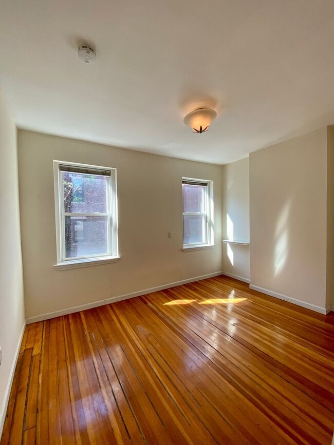 Building Photo - 9/1 No Fee! Kenmore/BU South area 3BR/1.5BA apartment!