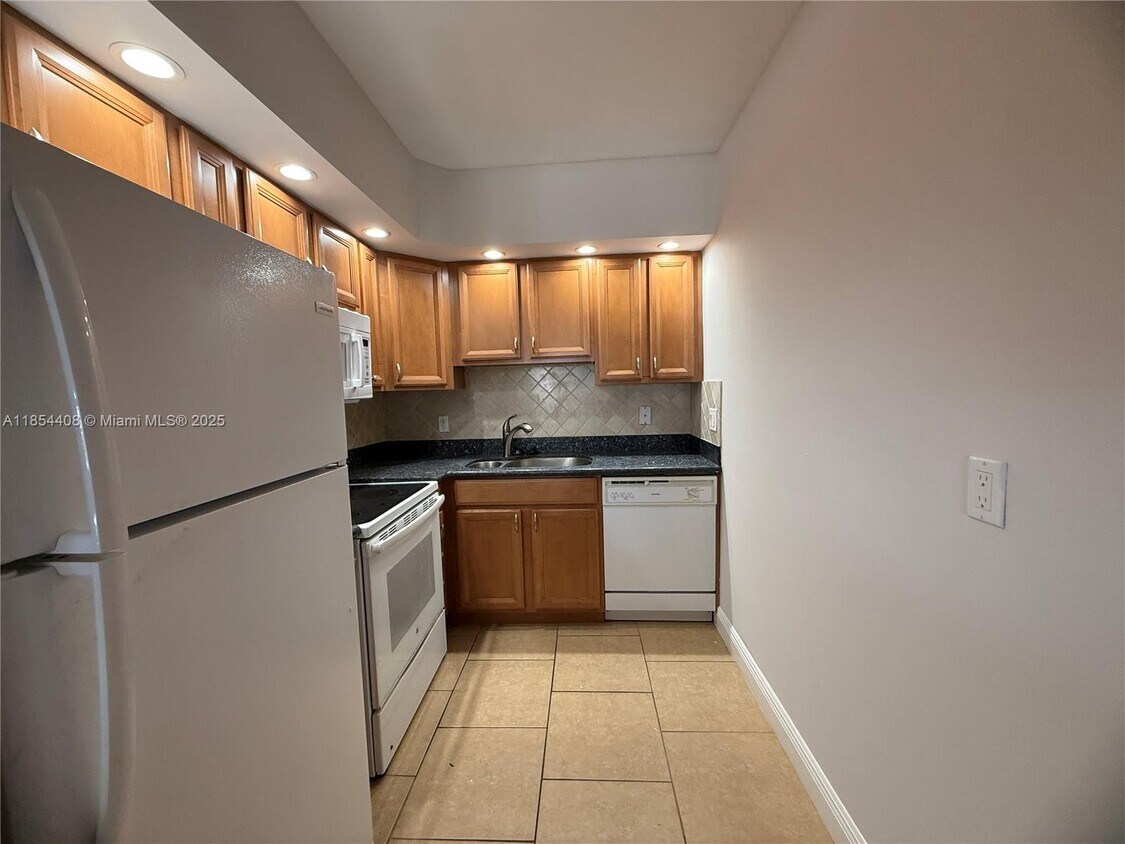 Foto principal - 2424 SE 17th St