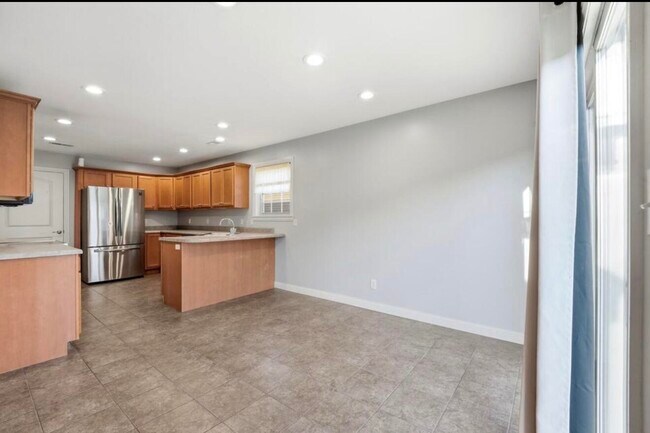Building Photo - 5805 Mahon Dr