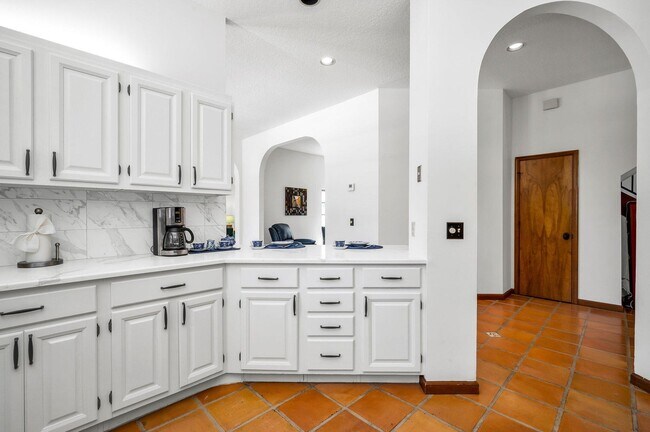 Foto del edificio - 1324 N Lakeside Dr