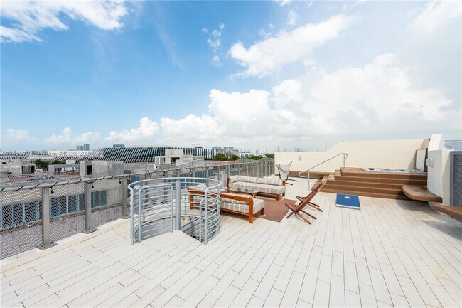 Building Photo - 2100 Park Ave