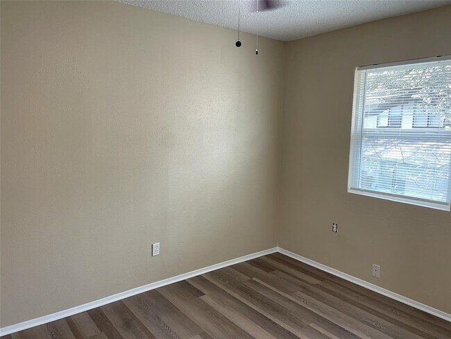 Building Photo - 11902 Alpheus Ave