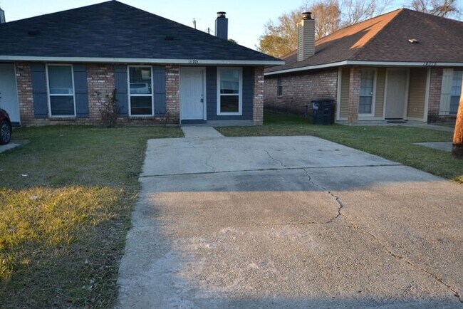 Foto del edificio - 13973 Azalea Park Ave