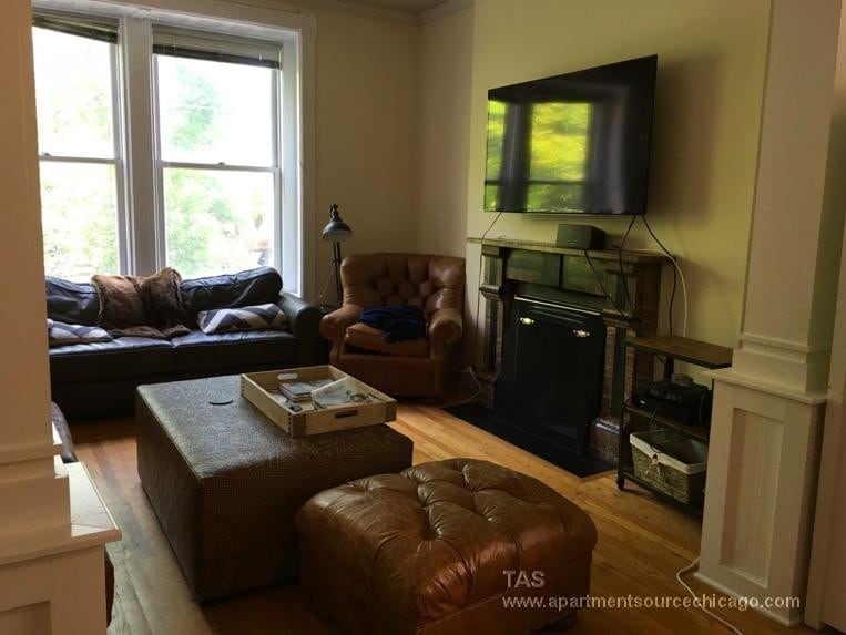 Primary Photo - 1043 W Webster Ave
