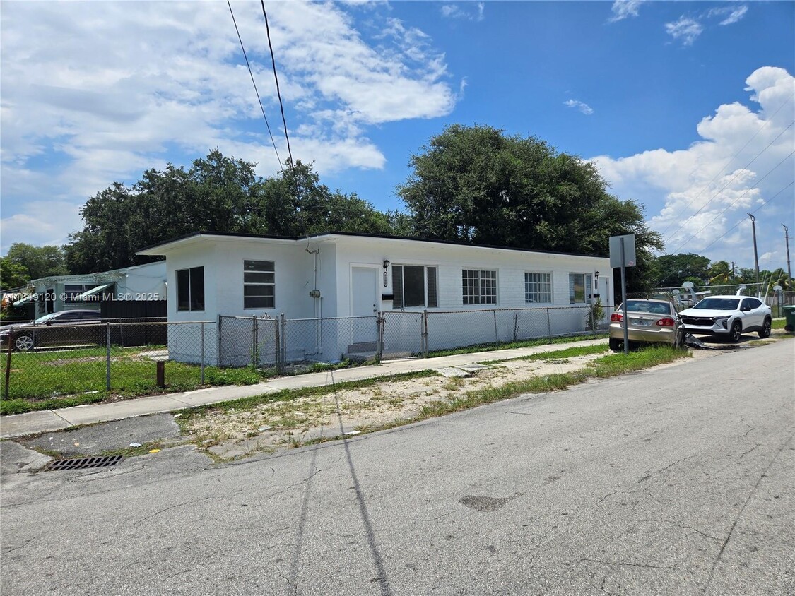 Primary Photo - 8200 NW 23rd Ave