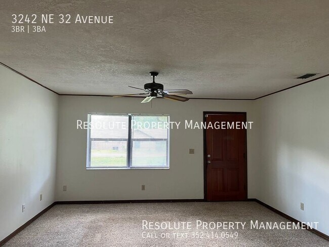 Building Photo - Available NOW 3 Bedroom, 2.5 Bathroom