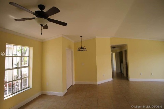Building Photo - 18866 NW 63rd Ct Cir  18866 Hialeah FL 33015