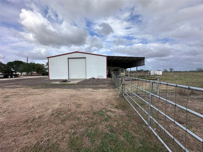 Building Photo - 1204 Co Rd 408