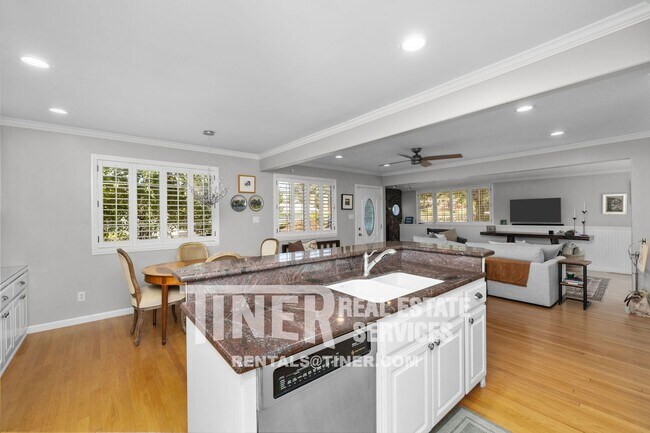 Foto del edificio - Stunning Auburn Home! Available