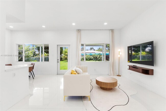 Foto del edificio - 1581 Normandy Dr