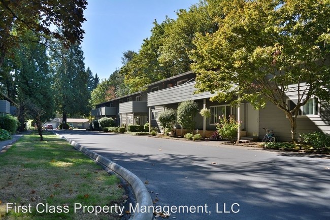 Building Photo - 3875 Lake Grove Ave