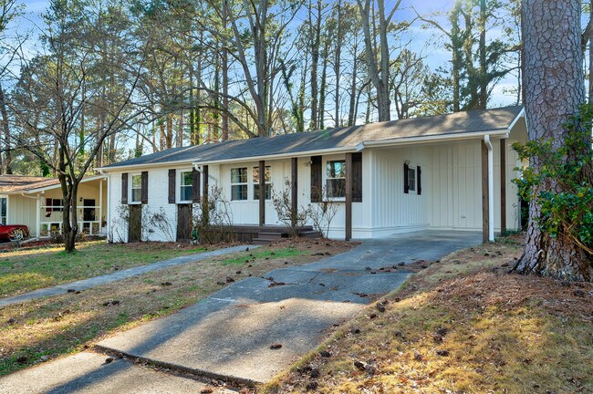 Building Photo - 124 Wildoak Dr