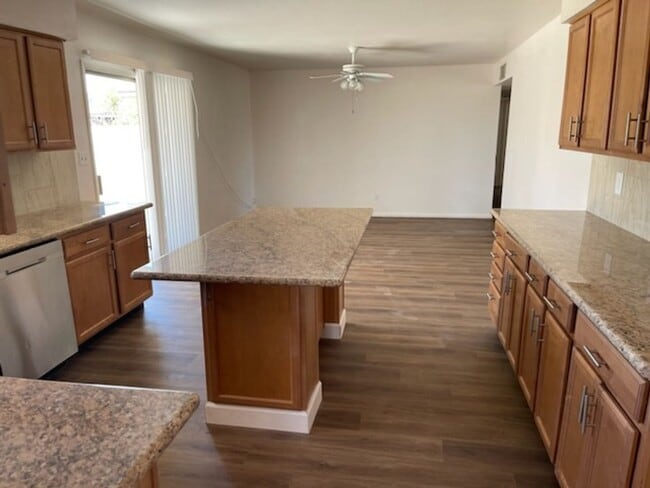 Building Photo - Mesa 4 bedroom rental