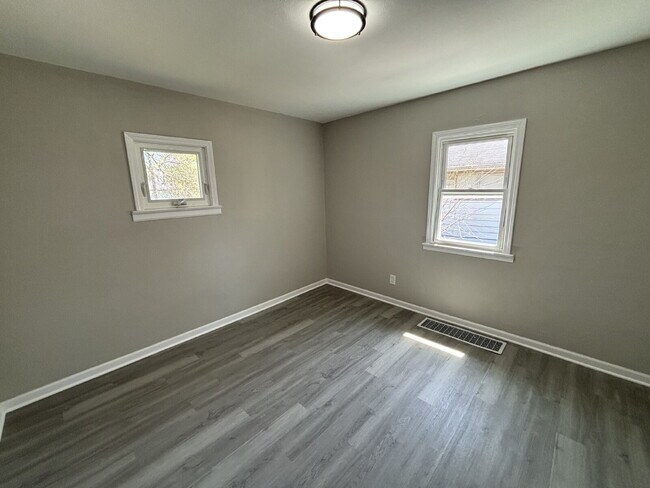 Foto del edificio - 4 Bedroom house in Gary!
