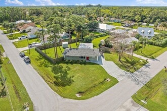 Building Photo - 5854 SE Orange Blossom Trail