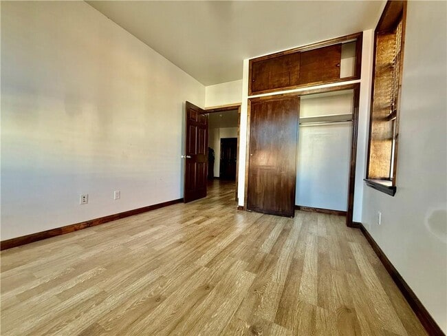 Building Photo - 1715 W 13th St