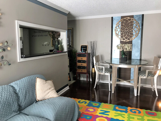 Foto del edificio - COMING SOON! Nice Condo close to I-95!