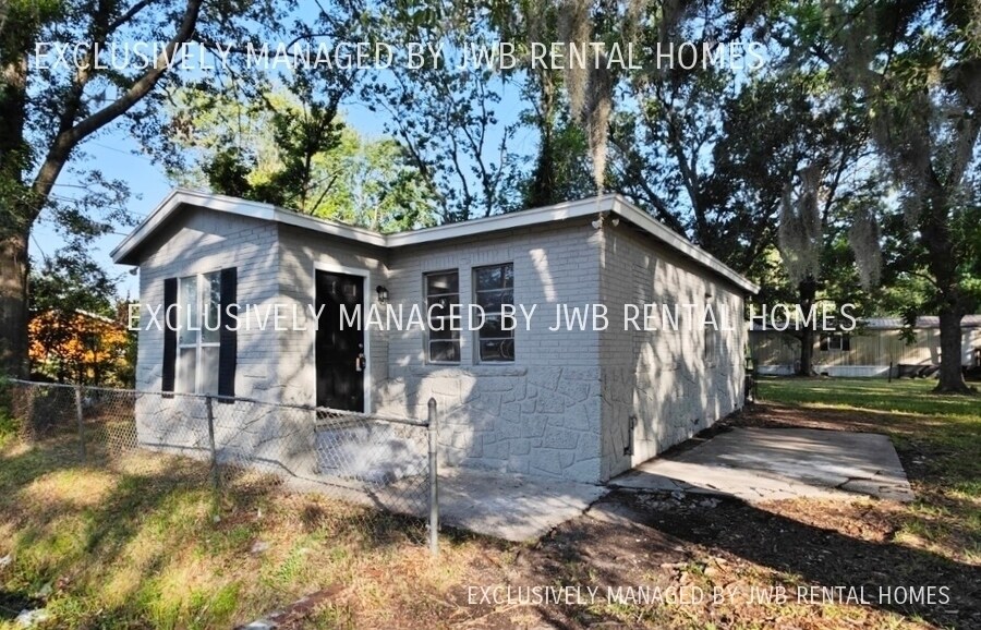 Primary Photo - 5767 Mc Leod Ave