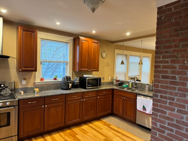 Building Photo - 383 Morris Ave