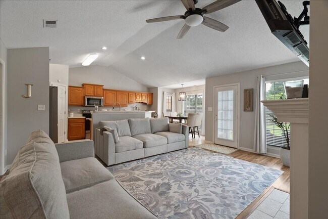 Foto del edificio - 11660 Mahogany Dr