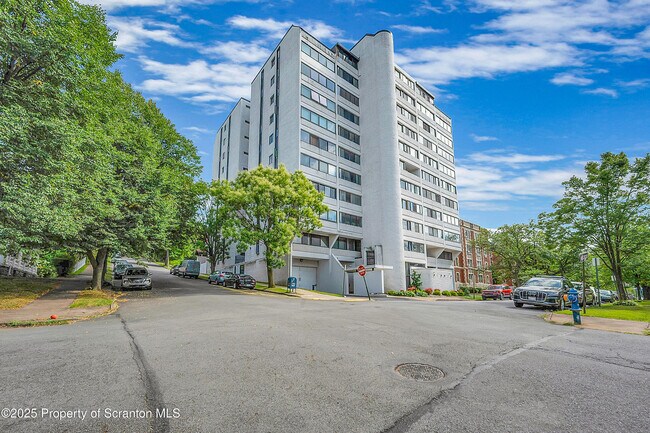 Foto del edificio - 550 Clay Ave