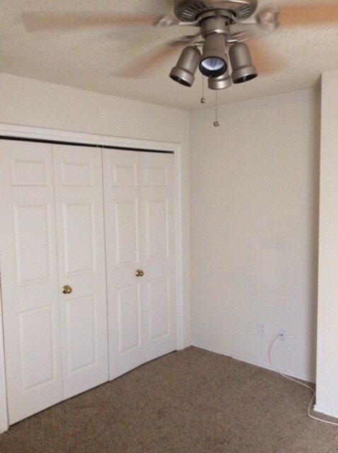 Foto del edificio - 3 bed / 2 bath / 2 car garage home Availab...