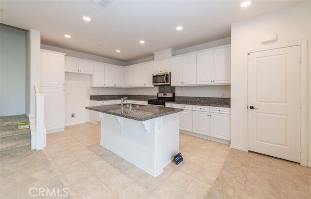 Building Photo - 3257 E Wild Horse Privado