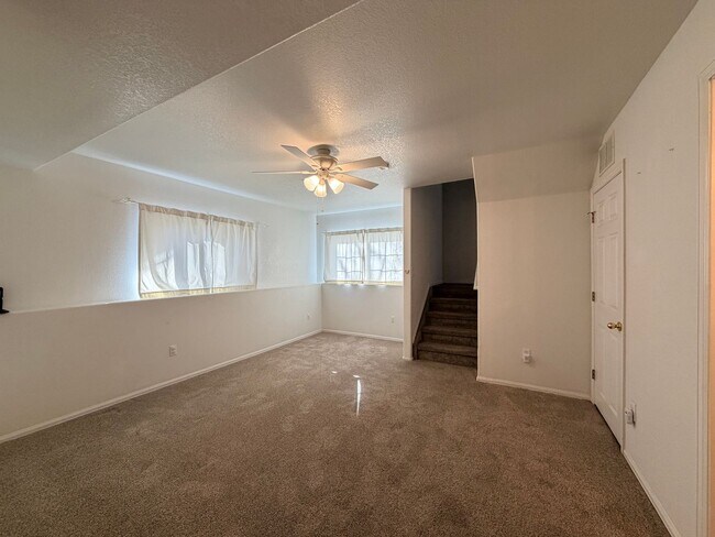 Foto del edificio - ALL PROSPECTIVE TENANTS MUST SUBMIT A $58 NON-REFUNDABLE APPLICATION FEE PER APPLICANT ONLINE AND...